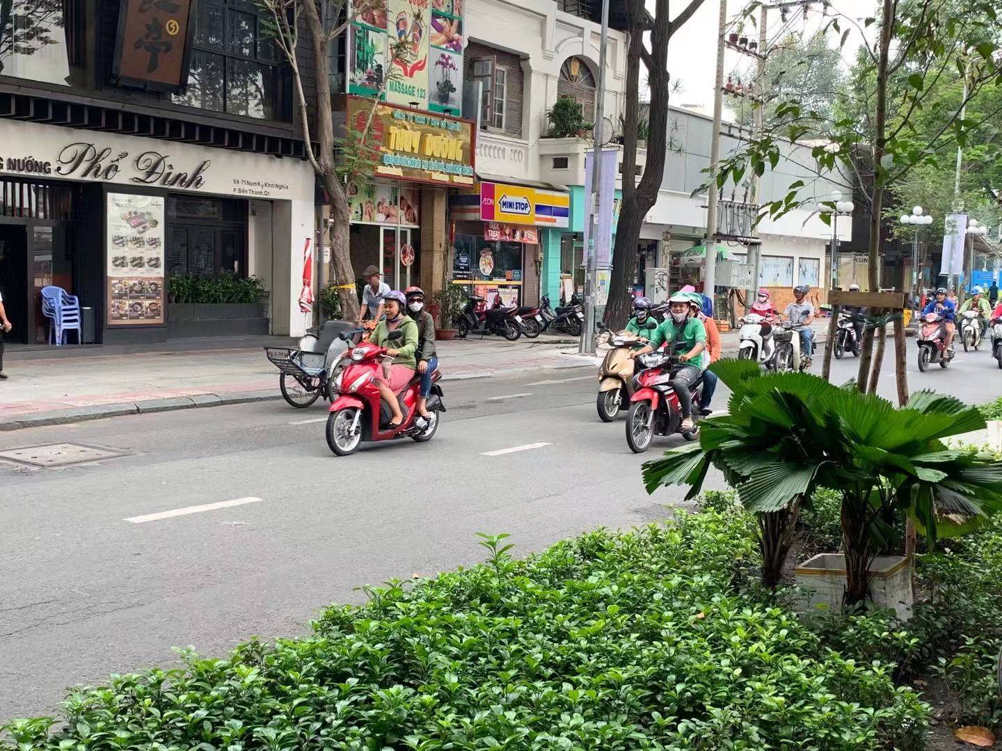 包含摩托车赛联赛掀起高潮,滇池巨龙队强势横扫漠南迅豹队,老将里程碑之夜——球迷期待下一战的词条-开云APP